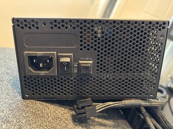 ASUS ROG STRIX 1000 W GOLD - 5