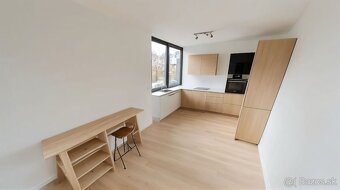 Rodinný dom vhodný na podnikanie s výbornou polohou - 5