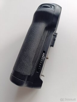 Predám Grip na Nikon D - 5