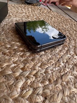 Samsung galaxy Z Flip 5, úplne novy telefón - 5