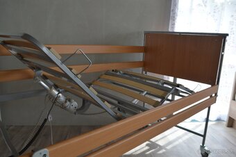 Zdravotnícka posteľ s elektrickým zdvihom a polohovaním - 5