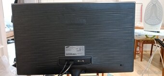 Predam 24" LED lcd monitor Samsung S24D300H - 5