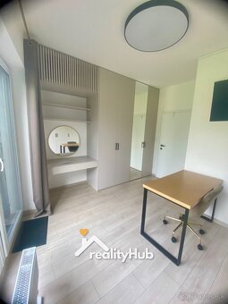 Prenajmite si moderný 3-izbový byt s predzáhradkou - 5