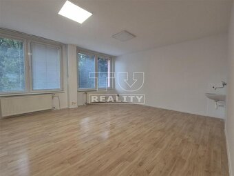 Na prenájom - obchodný priestor, v centre mesta Pov.... - 5