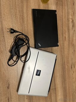 Lenovo TinkPad a Fujitsu Siemens - 5