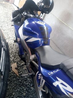 Yamaha R1 - 5