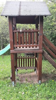 záhradný drevený domček so šmykľavkou - 5