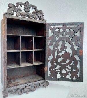 STAROŽITNÁ RUČNÁ DREVOREZBA / ÚLOŽNÁ SKRINKA / 19 x 36 x 67 - 5