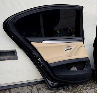 BMW 5, F10/F11 ľavé predné, ľavé zadne dvere KOMPLETNE - 5