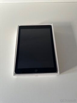 Predám Apple iPad 9,7" - 5