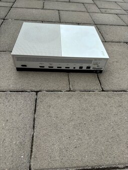 Xbox One S - 5