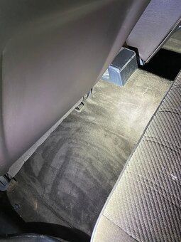 BMW E30 sedan interiér - 5