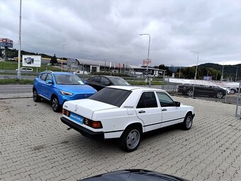 Mercedes-Benz 190 E - 5
