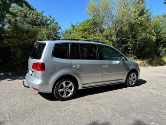 Volkswagen Touran 2.0 TDI Highline DSG - 5