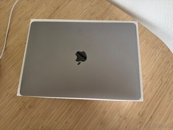 Predám MacBook Air 13" 2018 i5, 256GB, 8GB RAM - 5