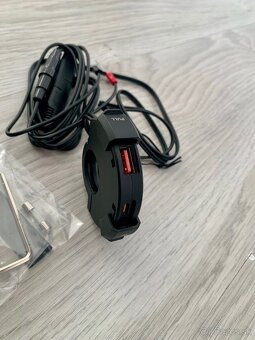 Zásuvka na riadidka s USB a USB - C - 5