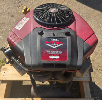 Štvrortaktný dvojvalcový motor BRIGGS&STRATTON - 5