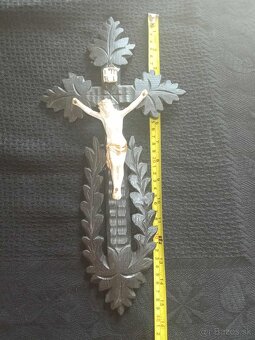 starozitny ludovy kriz, zavesny na stenu. - 5
