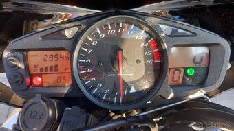 SUZUKI GSR600 - 5