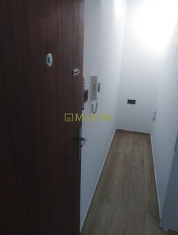 PREDAJ - 2- izbový byt s loggiou na Drobného ulici v Dúbravk - 5