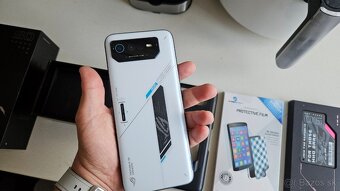 Asus Rog Phone 6 - jemná puklina - 5