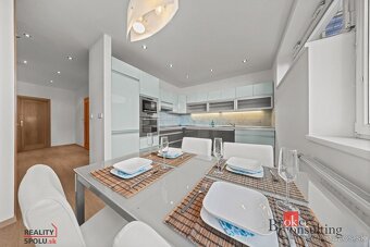 Predaj: Priestranný 3 izbový byt Nové Mesto, Stromová ulica - 5