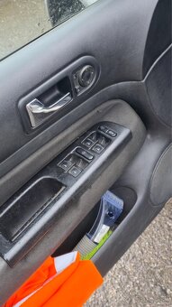 Predám Volkswagen Golf 1.6 benzín, r.v. 1999 - 5