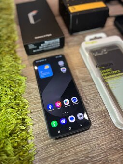 Samsung Galaxy Z Flip 6 256 / 12GB - 5