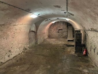 2344 NA PREDAJ V CENTRE MESTA KOMÁRNO BUDOVA S VÝKLADOM - 5