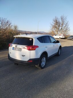 Toyota RAV4 2.0 nafta 91KW 4X4 - 5