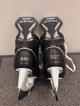 BRUSLE CCM XF60 vel 38,5/5 R - 5