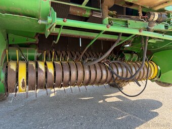 John Deere balíkovač 2008 VIN 739 - 5
