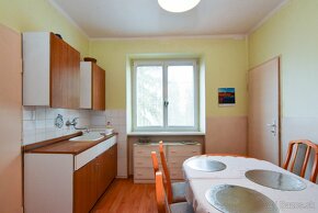 Priestranný byt s lodžiou, 76 m2 v Lučenci-Opatová - 5