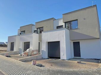 LUNA | RODINNÝ DOM č. 1 na pozemku 204 m2 + garáž - 5
