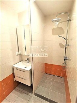 2 izbový zrekonštruovaný byt s terasou 55 m2, v staršej... - 5