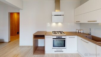 CENTRUM moderný klimatizovaný 2 izb.tehlový byt s balkónom - 5