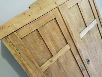 Stará, secesní skříň po renovaci, voskovaná 2 - 5