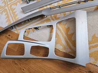 >>>hliníkový dekor - lišty - interiér BMW rad 5 mod. f10/f11 - 5