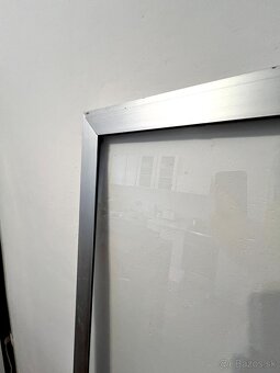 🪟 Kvalitné sklá v hliníkovom ráme–pevné, čisté, TOP stav 💪 - 5