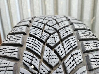 1 ks zimná pneu GoodYear - 215/55 r17 - 5