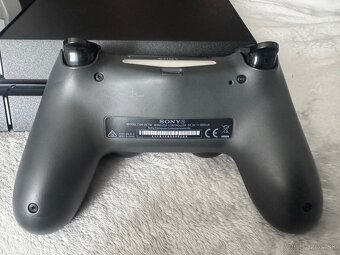 Ps4 500Gb software 1.52 s ovladacom - 5