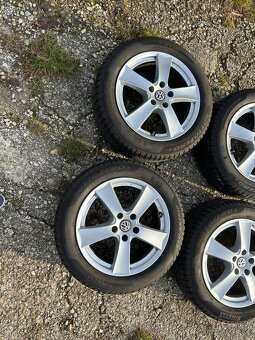 Predám zimnú sadu 5x112 225/55 r17 VW - 5