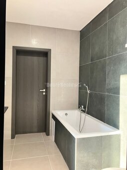 Ponúkame Vám na predaj 3 - izbový rodinný dom po kompletnej - 5