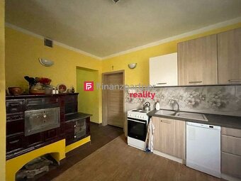 Štýlový rodinný dom pod lesom na peknom mieste v Kanaši (F50 - 5