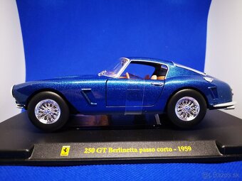 Predám zberateľský model Ferrari 250 GT Berlinetta 1:24 - 5