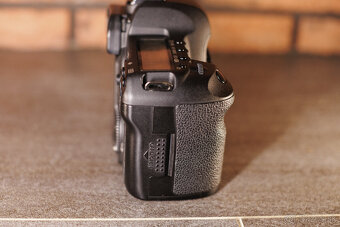 Canon EOS 5D Mark II - iba 24 900 exp. - 5