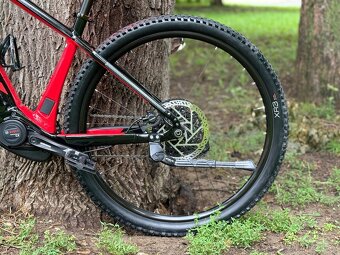 TREK Powerfly 5 – Bosch CX, RockShox, TOP stav – len 1998 km - 5