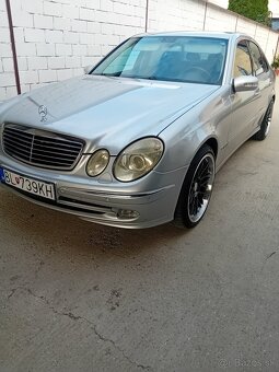 Mercedes Benz E 500 - 5