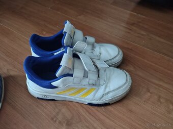 Predám Adidas botasky veľkosť 38 a halovky veľkosť 38 - 5