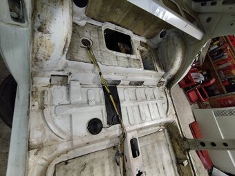 Karoséria Škoda 120 - 5